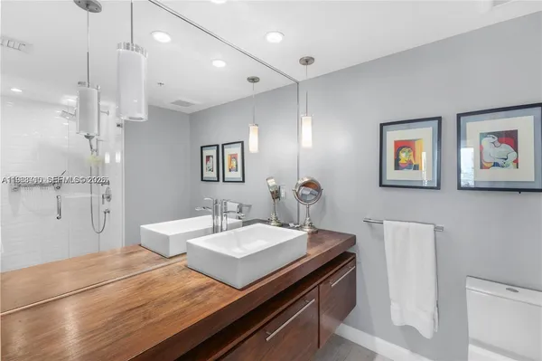 $7,500 | 335 South Biscayne Boulevard, Unit 2309, Miami, FL 33131