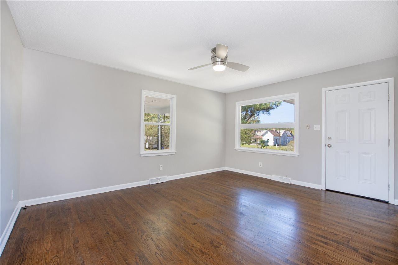 513 Ranch Road Clayton, NC 27520 - Photo 6 of 29 Living Room