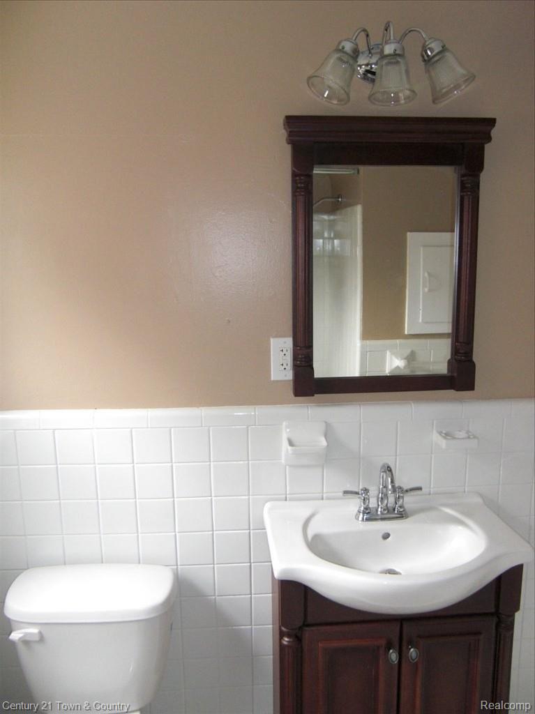 1339 Cambridge Road Berkley, MI 48072 - Photo 11 of 25 Move in Ready