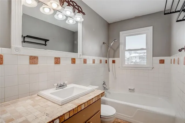 $230,000 | 305 Wisconsin Avenue, Excelsior Springs, MO 64024