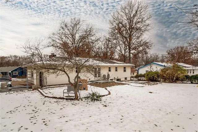 $230,000 | 305 Wisconsin Avenue, Excelsior Springs, MO 64024