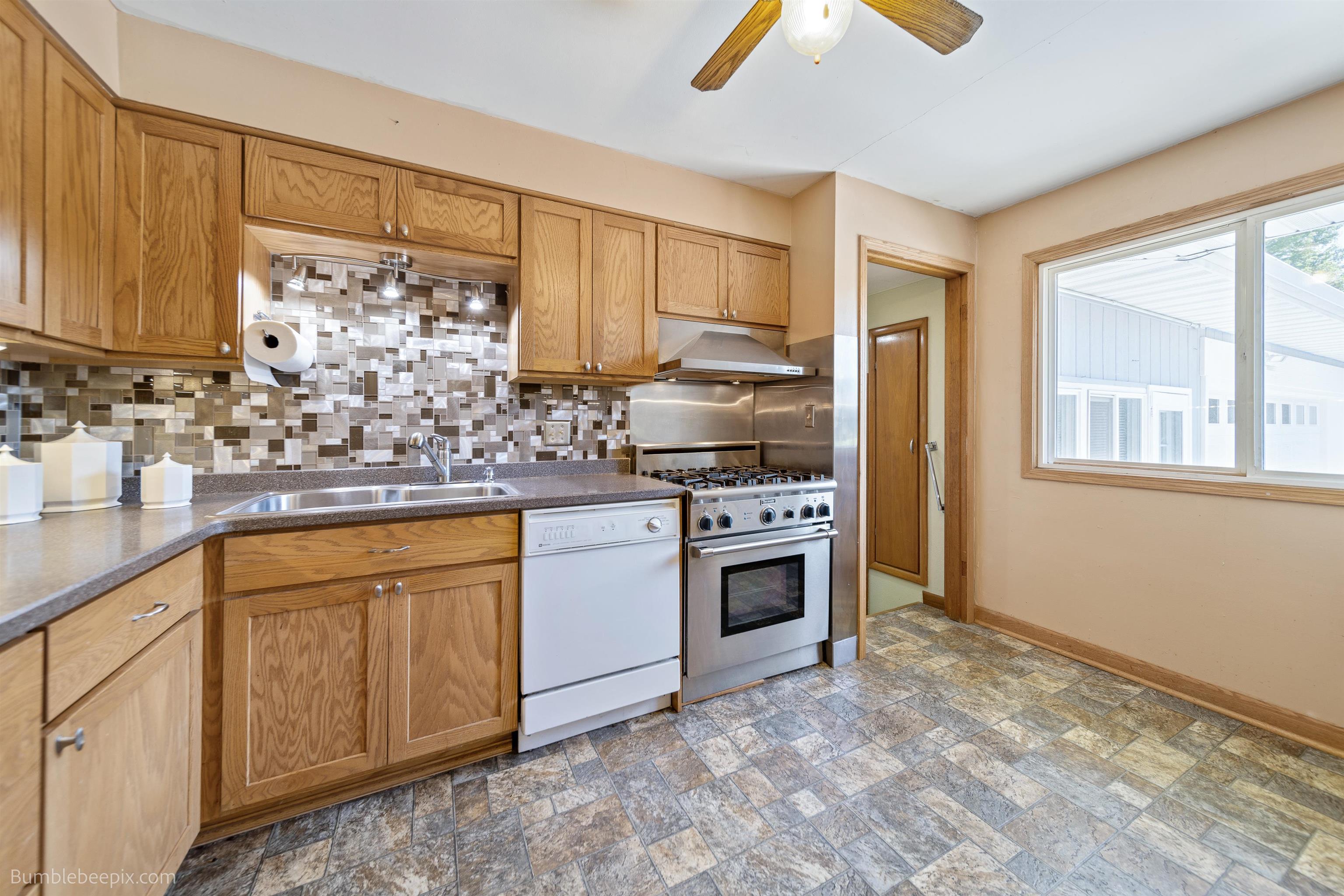 112 North Bolivar Road Spokane Valley, WA 99216 - Photo 11 of 48