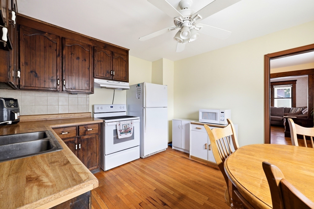 74 Rochester Street Chicopee, MA 01020 - Photo 8 of 33