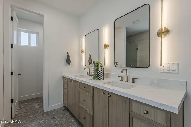 $2,049,900 | 4852 East Piccadilly Road, Phoenix, AZ 85018