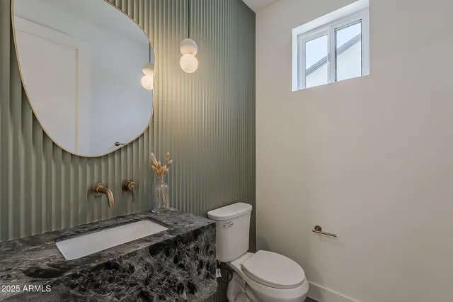 $2,049,900 | 4852 East Piccadilly Road, Phoenix, AZ 85018