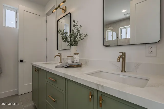 $2,049,900 | 4852 East Piccadilly Road, Phoenix, AZ 85018