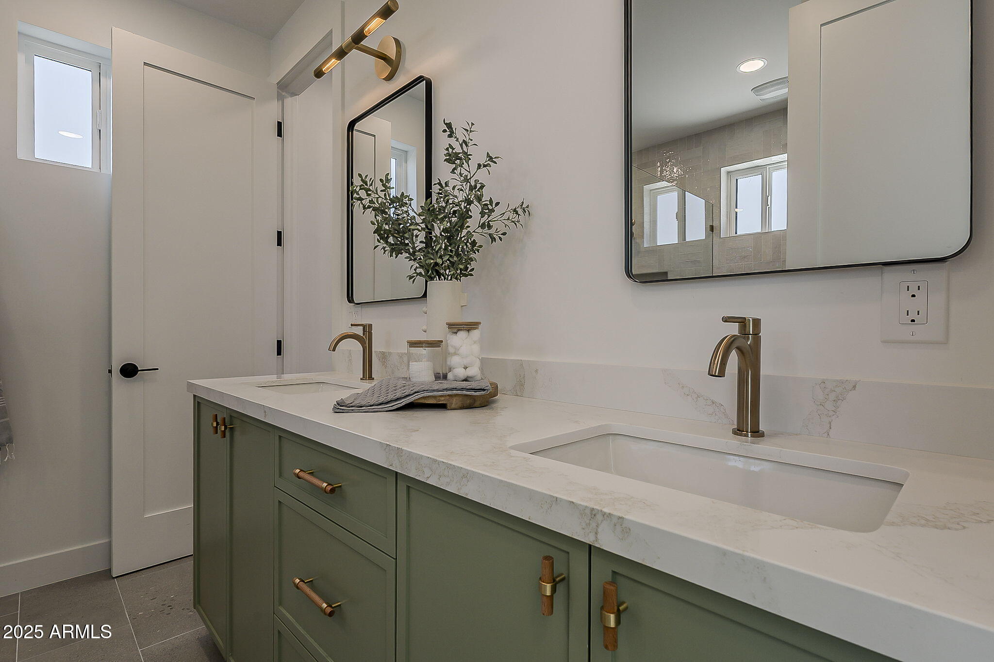 4852 East Piccadilly Road Phoenix, AZ 85018 - Photo 25 of 33 54-web-or-mls-Piccadilly-54