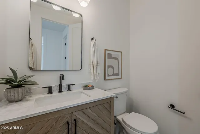 $2,049,900 | 4852 East Piccadilly Road, Phoenix, AZ 85018