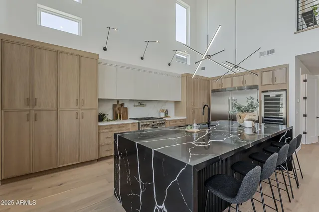 $2,049,900 | 4852 East Piccadilly Road, Phoenix, AZ 85018