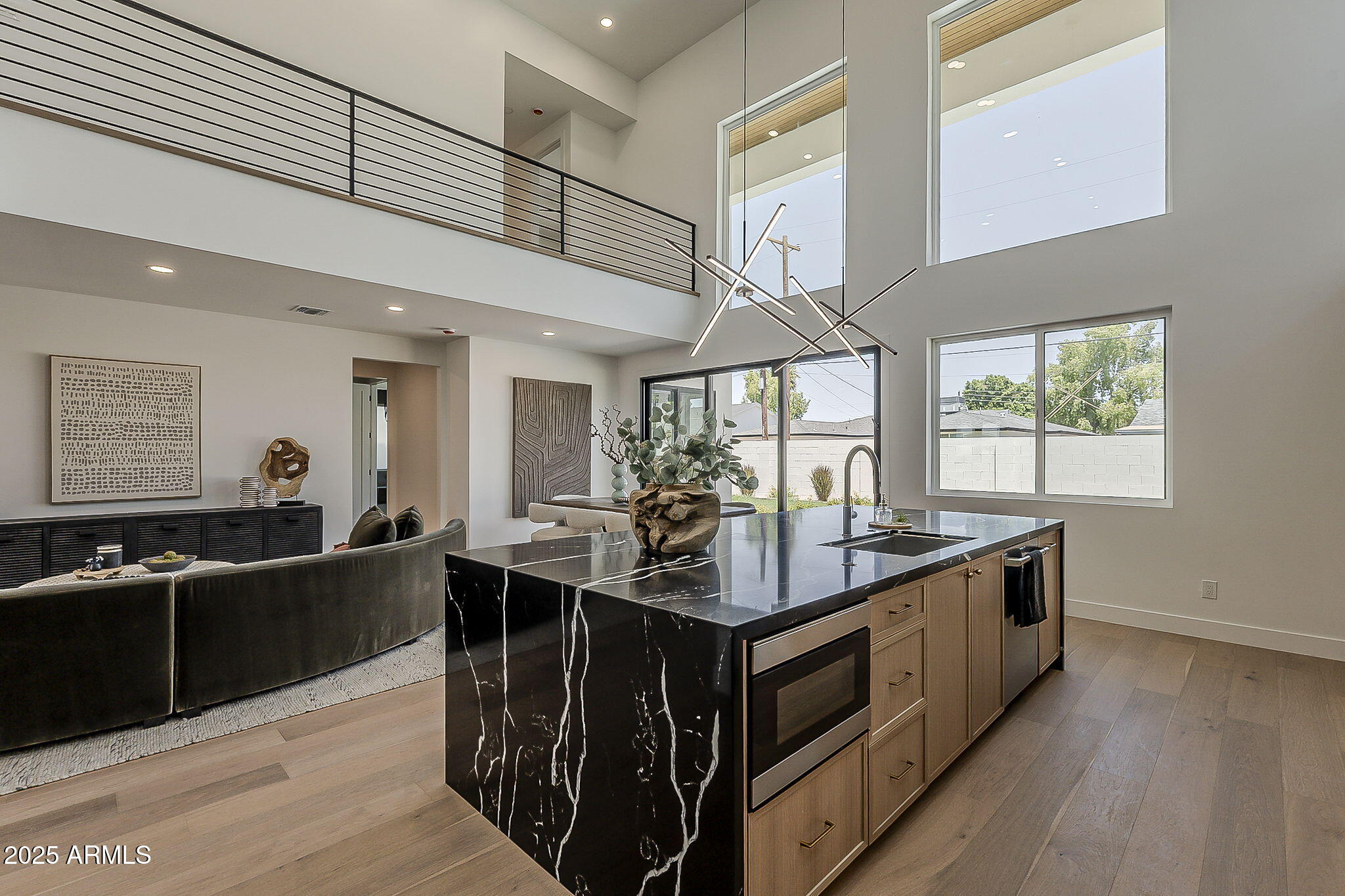 4852 East Piccadilly Road Phoenix, AZ 85018 - Photo 5 of 33 15-web-or-mls-Piccadilly-15