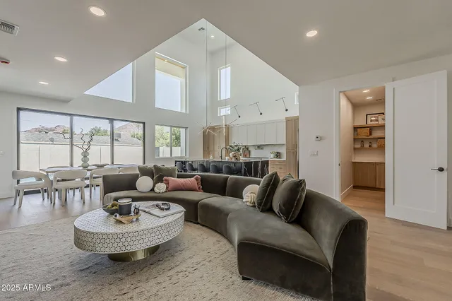 $2,049,900 | 4852 East Piccadilly Road, Phoenix, AZ 85018