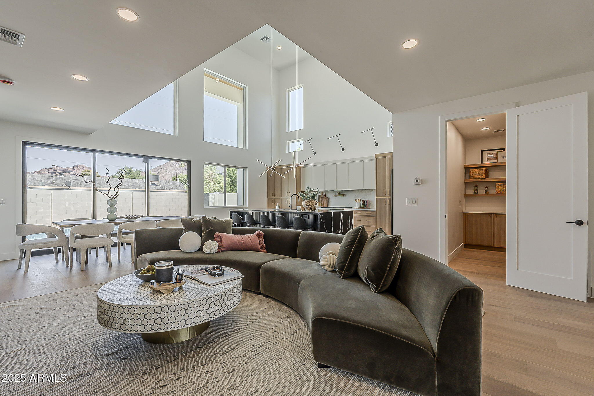 4852 East Piccadilly Road Phoenix, AZ 85018 - Photo 10 of 33 6-web-or-mls-Piccadilly-6