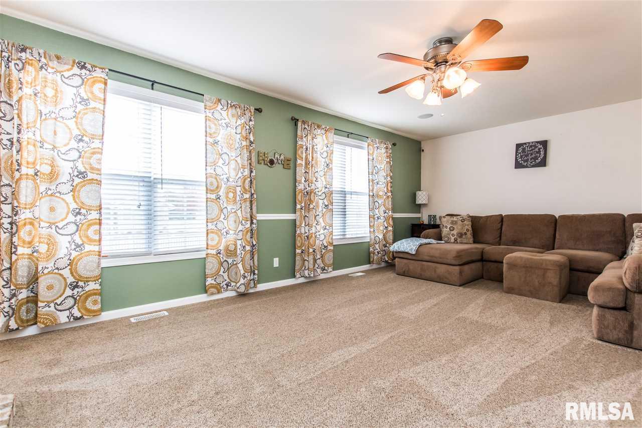 809 Patricia Street Washington, IL 61571 - Photo 12 of 36 Gallery Image 12