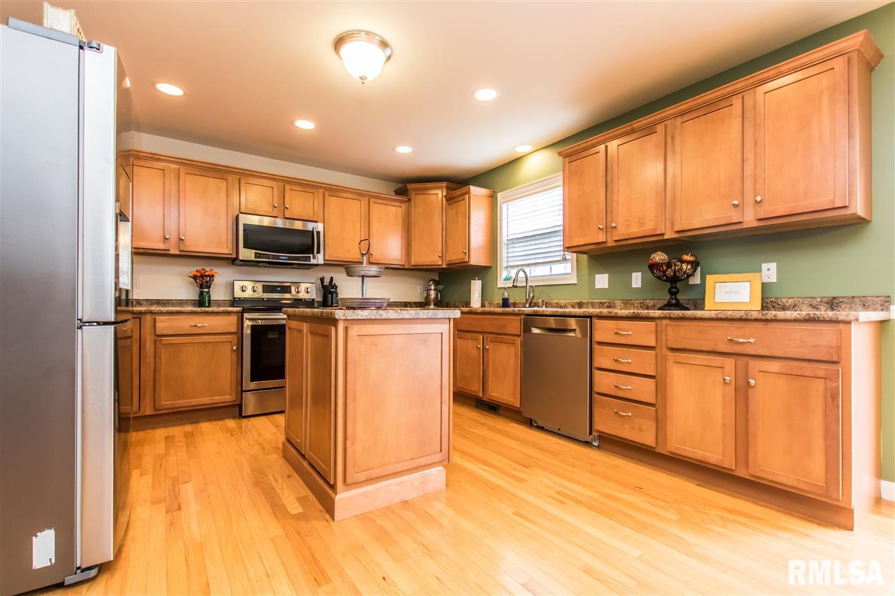 809 Patricia Street Washington, IL 61571 - Photo 8 of 36 Gallery Image 8