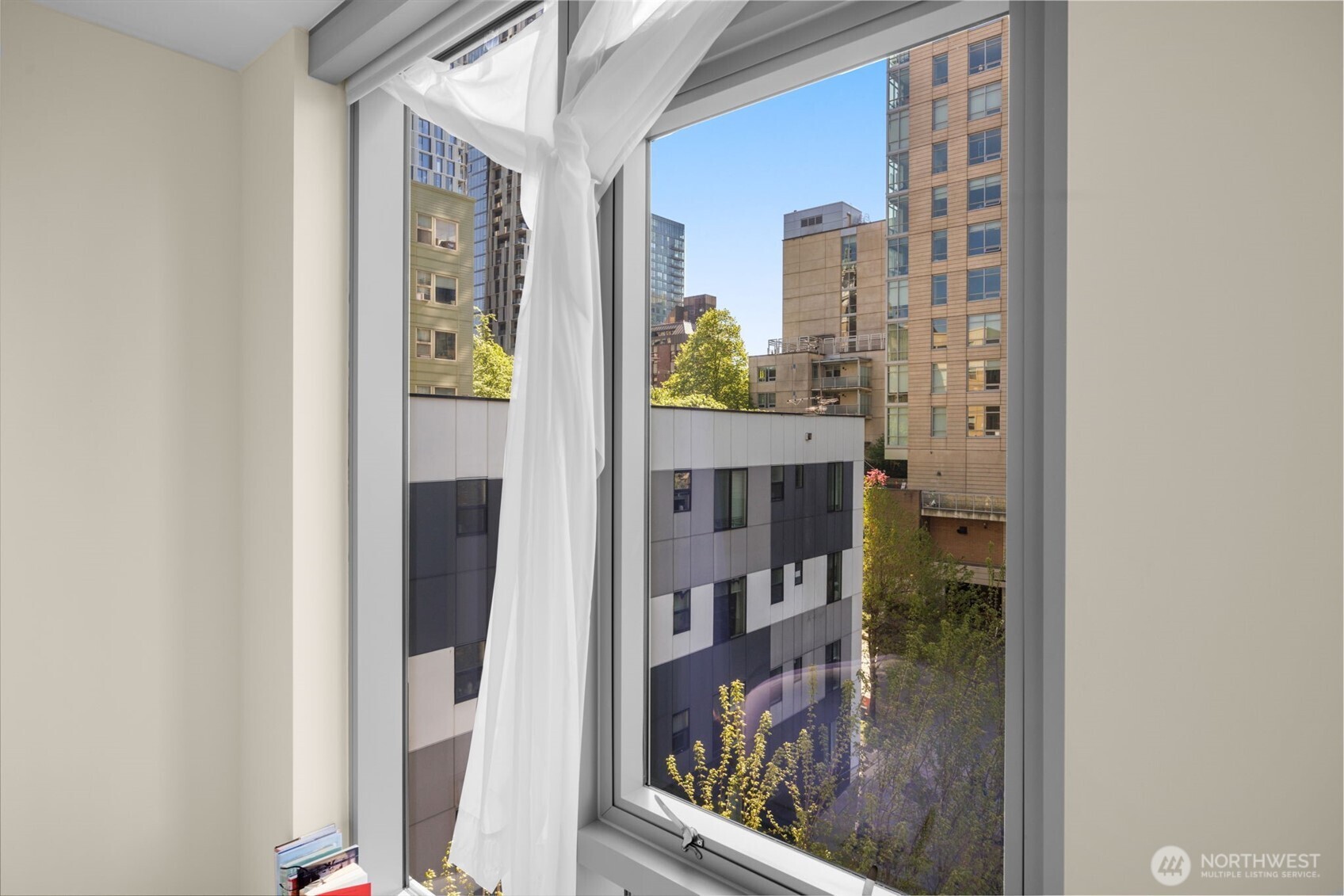 800 Columbia Street, Unit 808 Seattle, WA 98104 - Photo 1 of 38
