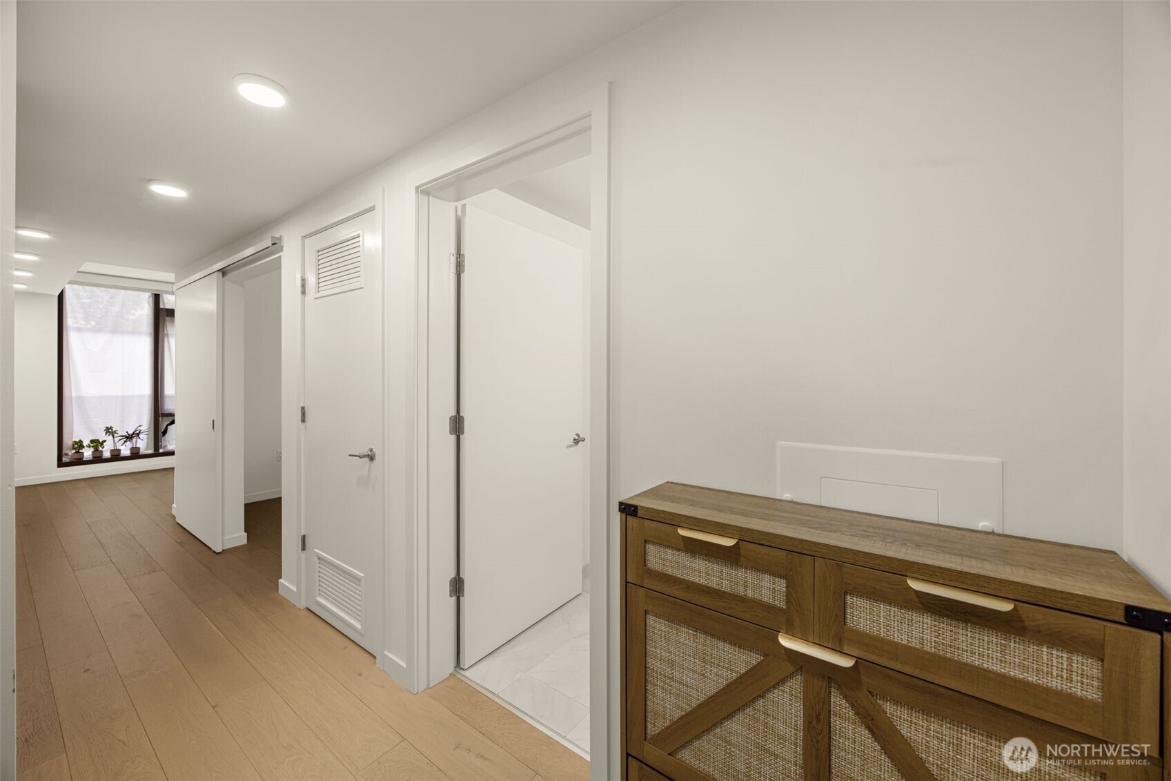 800 Columbia Street, Unit 808 Seattle, WA 98104 - Photo 15 of 38 a view of room with an empty space
