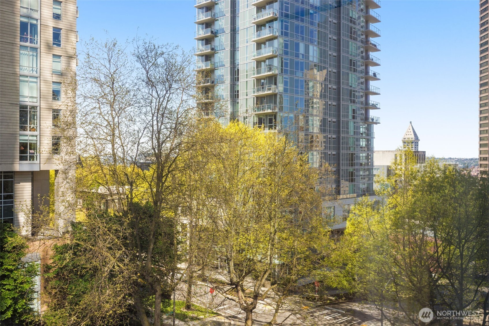 800 Columbia Street, Unit 808 Seattle, WA 98104 - Photo 35 of 38 a view of a city