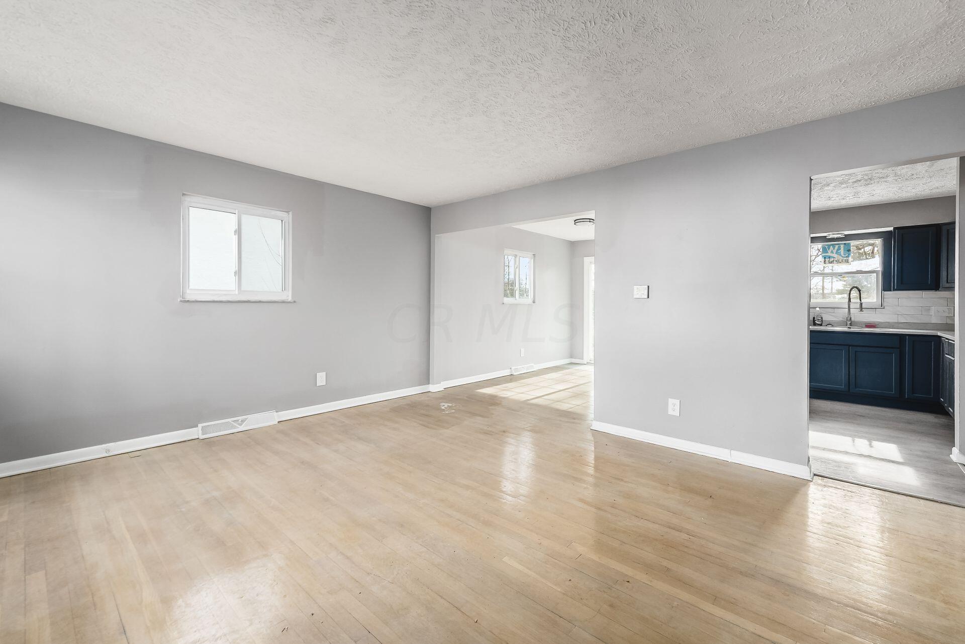 973 Reeb Avenue Columbus, OH 43207 - Photo 4 of 25 007_e9030f0501_W Reeb Ave-001