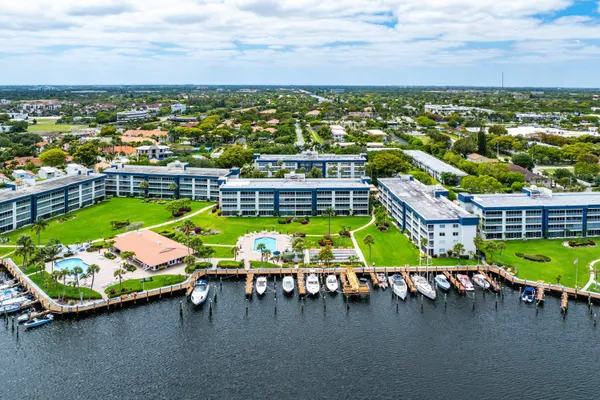 $3,950 | 3351 Spanish Trail, Unit 212, Delray Beach, FL 33483