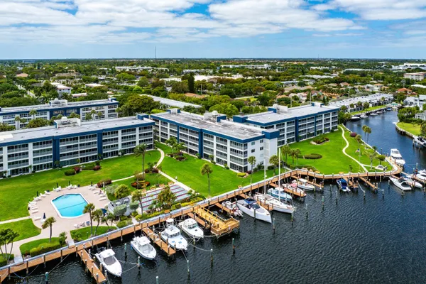 $3,950 | 3351 Spanish Trail, Unit 212, Delray Beach, FL 33483