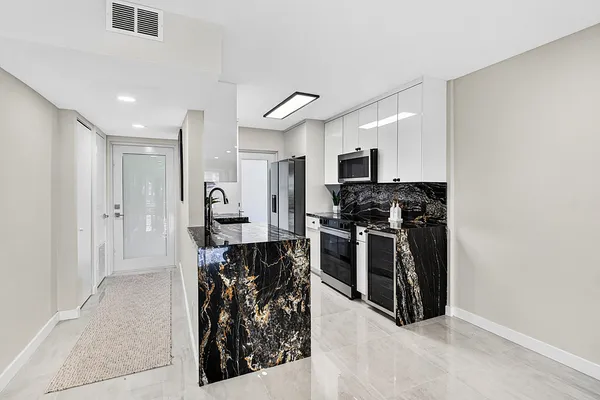 $3,950 | 3351 Spanish Trail, Unit 212, Delray Beach, FL 33483