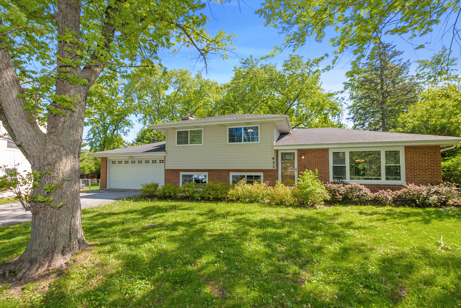433 Hackberry Road Frankfort, IL 60423 - Photo 2 of 27 a front view of house with yard and green space
