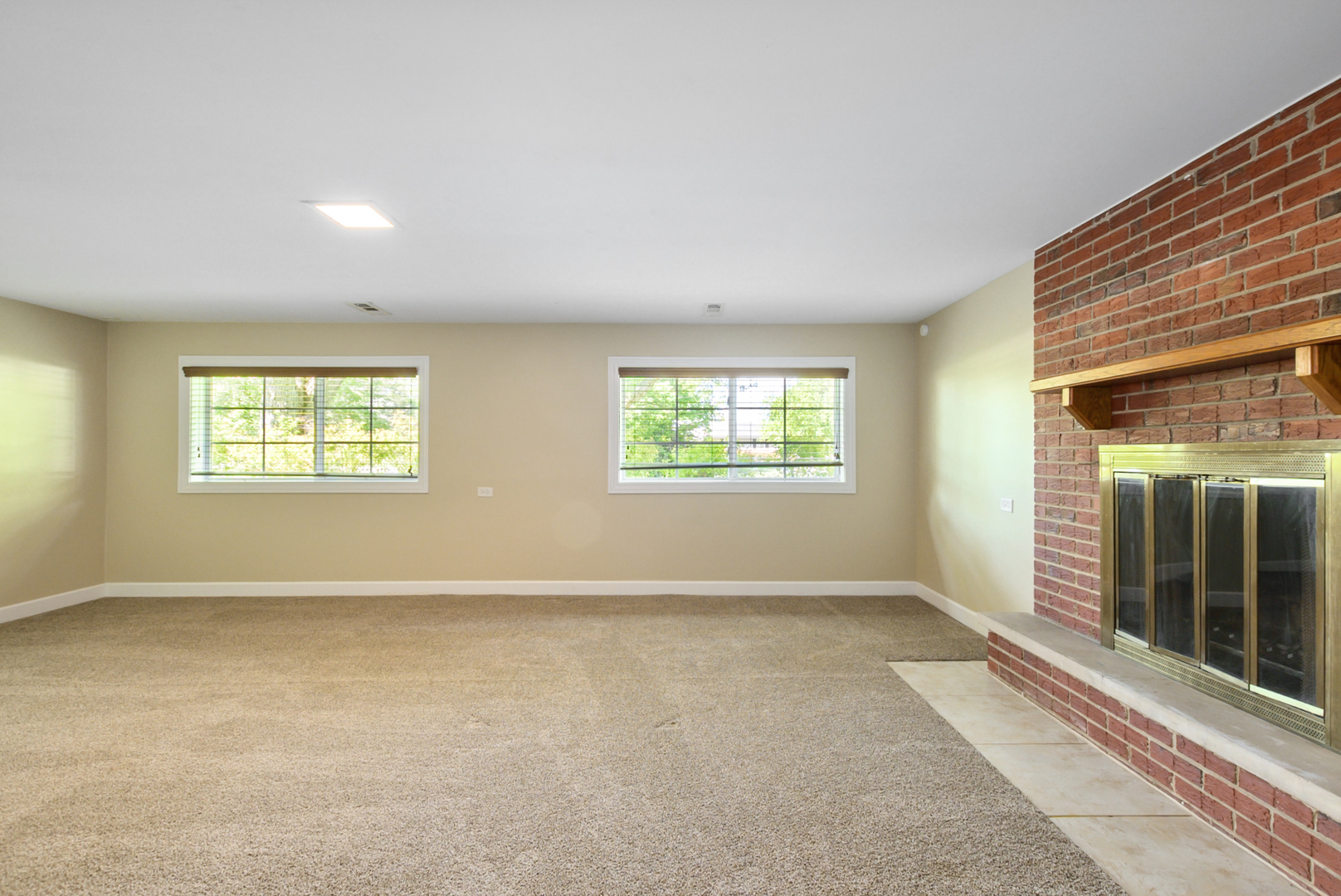 433 Hackberry Road Frankfort, IL 60423 - Photo 21 of 27 an empty room with windows