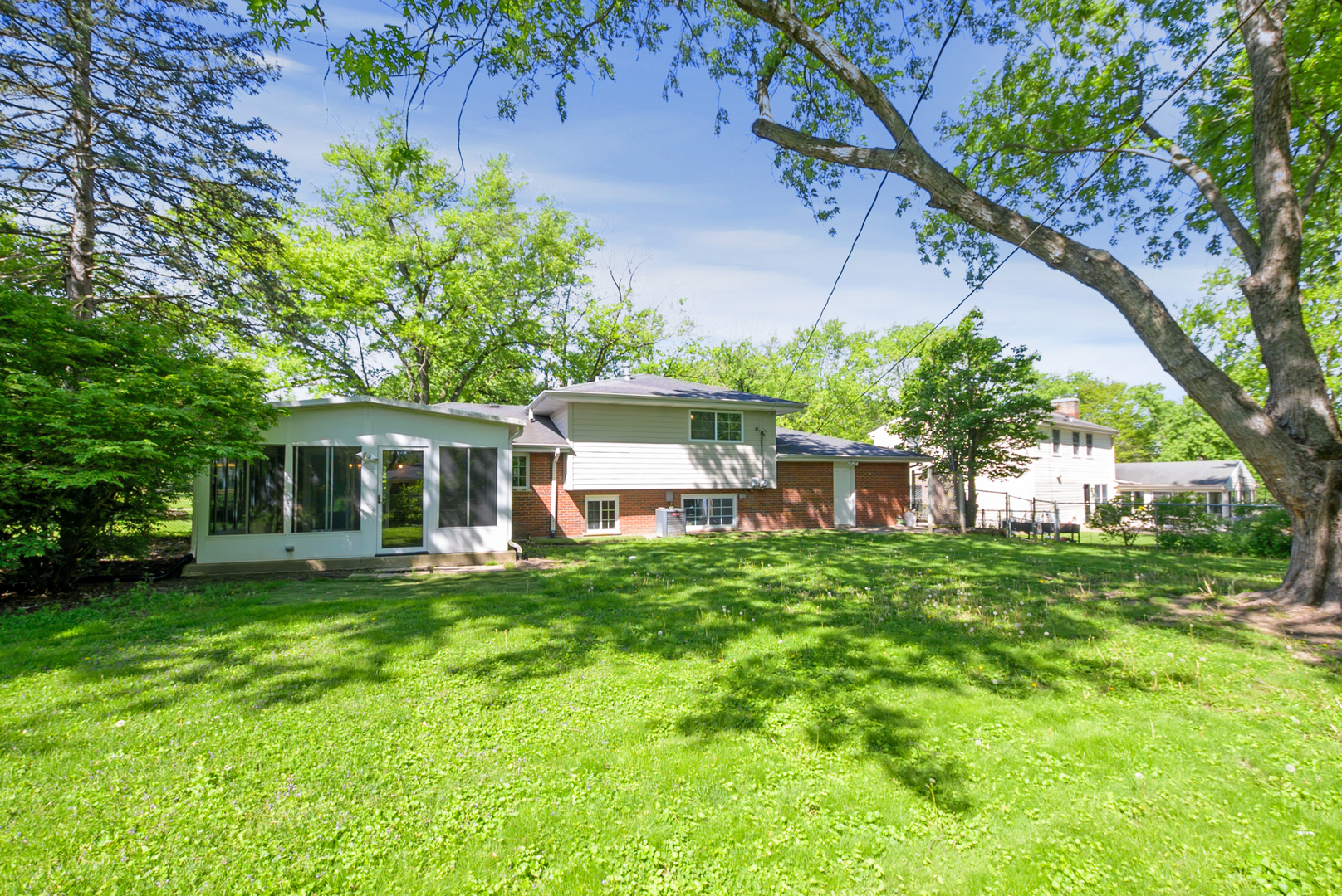 433 Hackberry Road Frankfort, IL 60423 - Photo 25 of 27 a front view of a house with a garden