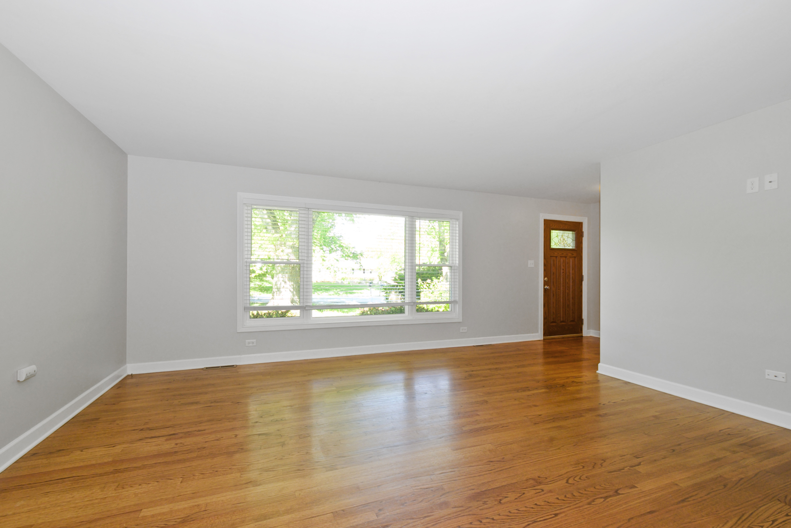 433 Hackberry Road Frankfort, IL 60423 - Photo 9 of 27 a view of an empty room and window