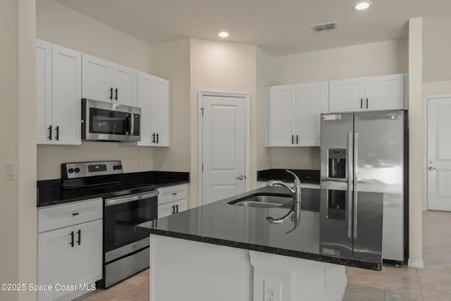 $2,800 | 1426 Seeley Circle Northwest, Palm Bay, FL 32907