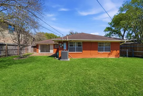a view of a house with a backyard
