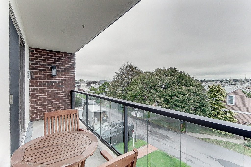 317 America Street Newport, RI 02840 - Photo 8 of 22