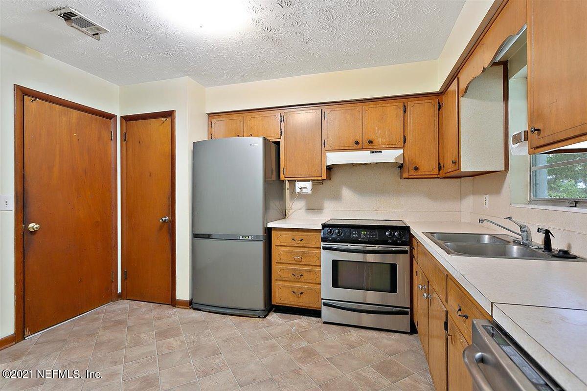 5729 Rover Drive Jacksonville, FL 32244 - Photo 6 of 16 06-Kitchen