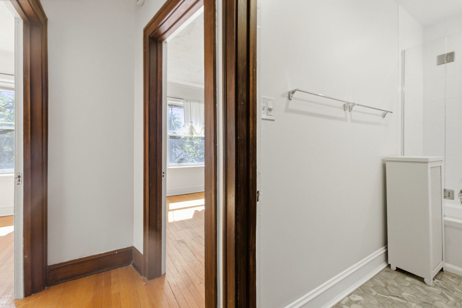 528 Sheridan Road, Unit 2A Evanston, IL 60202 - Photo 3 of 14