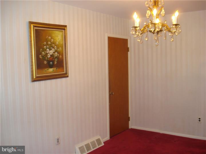632 Renz Street Philadelphia, PA 19128 - Photo 3 of 17 Dining Room
