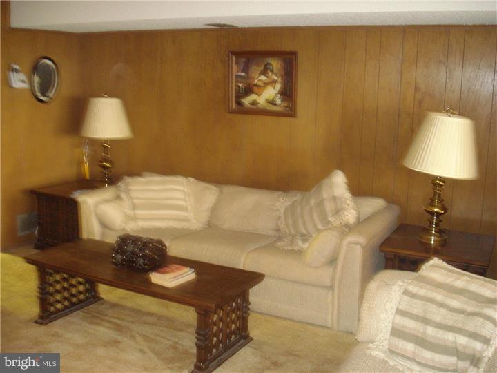 632 Renz Street Philadelphia, PA 19128 - Photo 8 of 17 Family Room