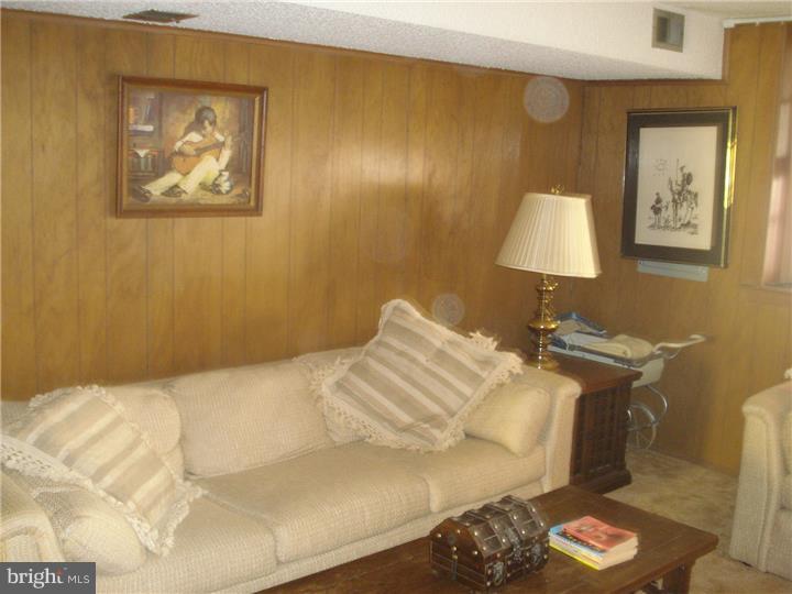 632 Renz Street Philadelphia, PA 19128 - Photo 9 of 17 Family Room