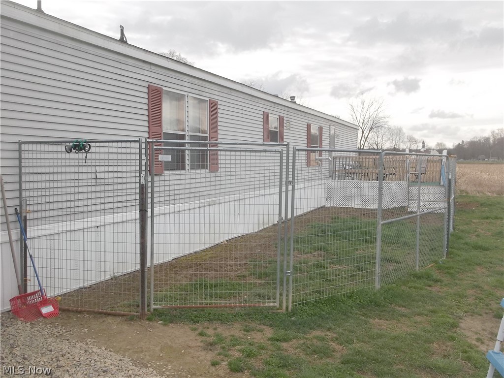 2460 Wainwright Road New Philadelphia, OH 44663 - Photo 4 of 33