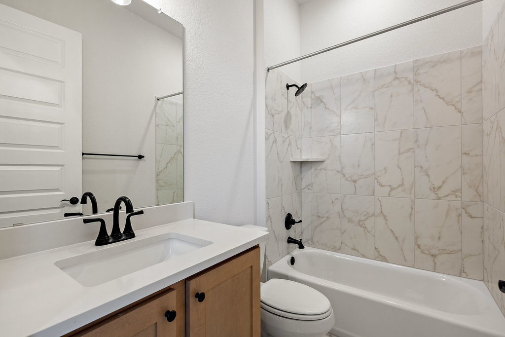 6313 Leftwich Cove Austin, TX 78738 - Photo 15 of 39 a bathroom with a sink a toilet and a bathtub