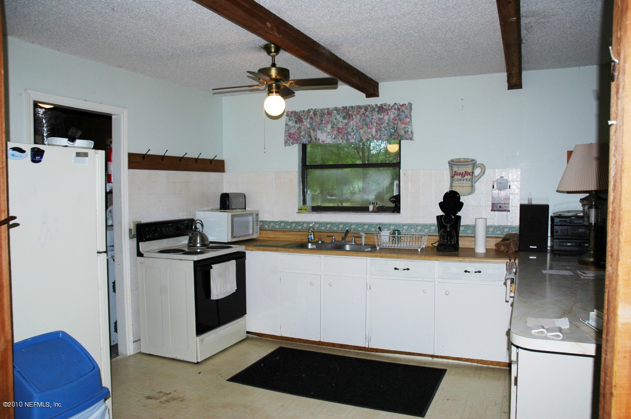 5340 Church Road St. Augustine, FL 32092 - Photo 3 of 11 kitchen