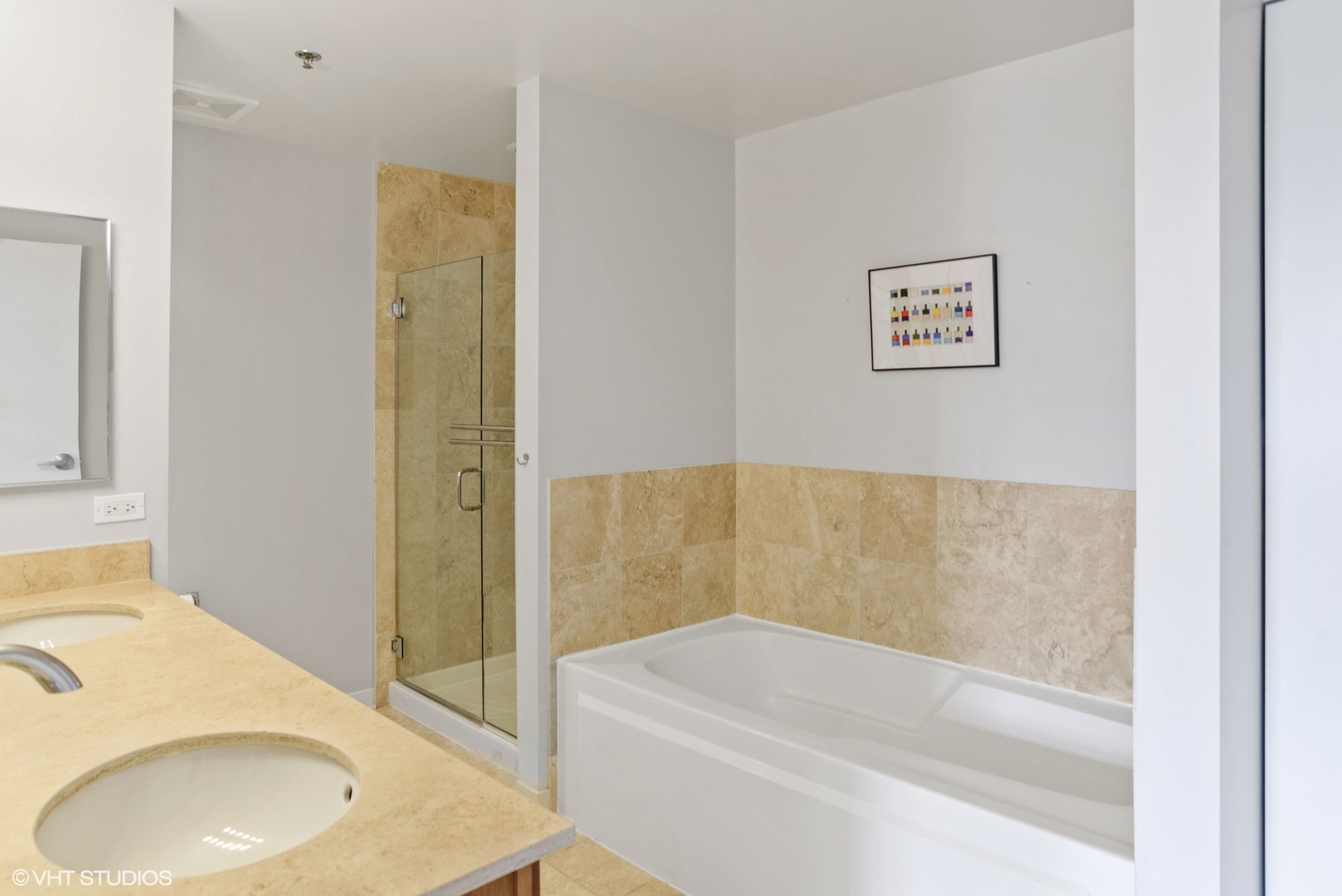 600 West Drummond Place, Unit 511 Chicago, IL 60614 - Photo 12 of 17 a bathroom with a sink and a bathtub