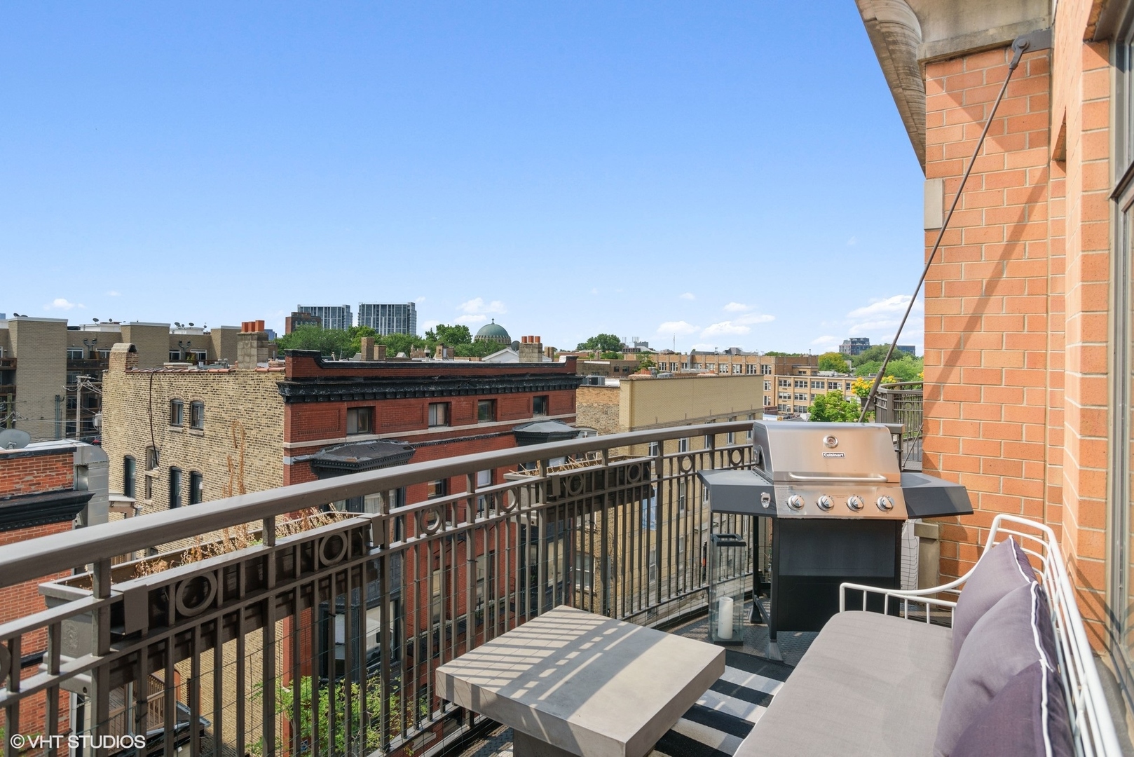 600 West Drummond Place, Unit 511 Chicago, IL 60614 - Photo 17 of 17 a view of a balcony with city view