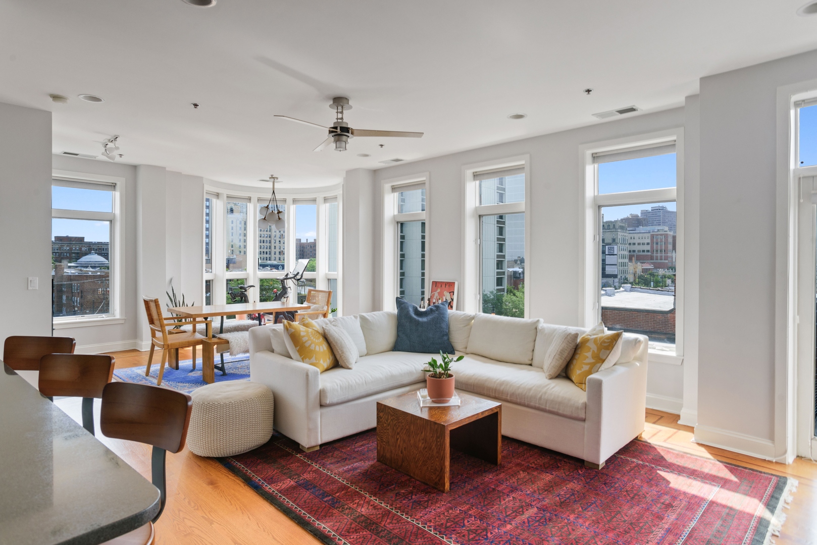 600 West Drummond Place, Unit 511 Chicago, IL 60614 - Photo 5 of 17 a living room with furniture and a large window