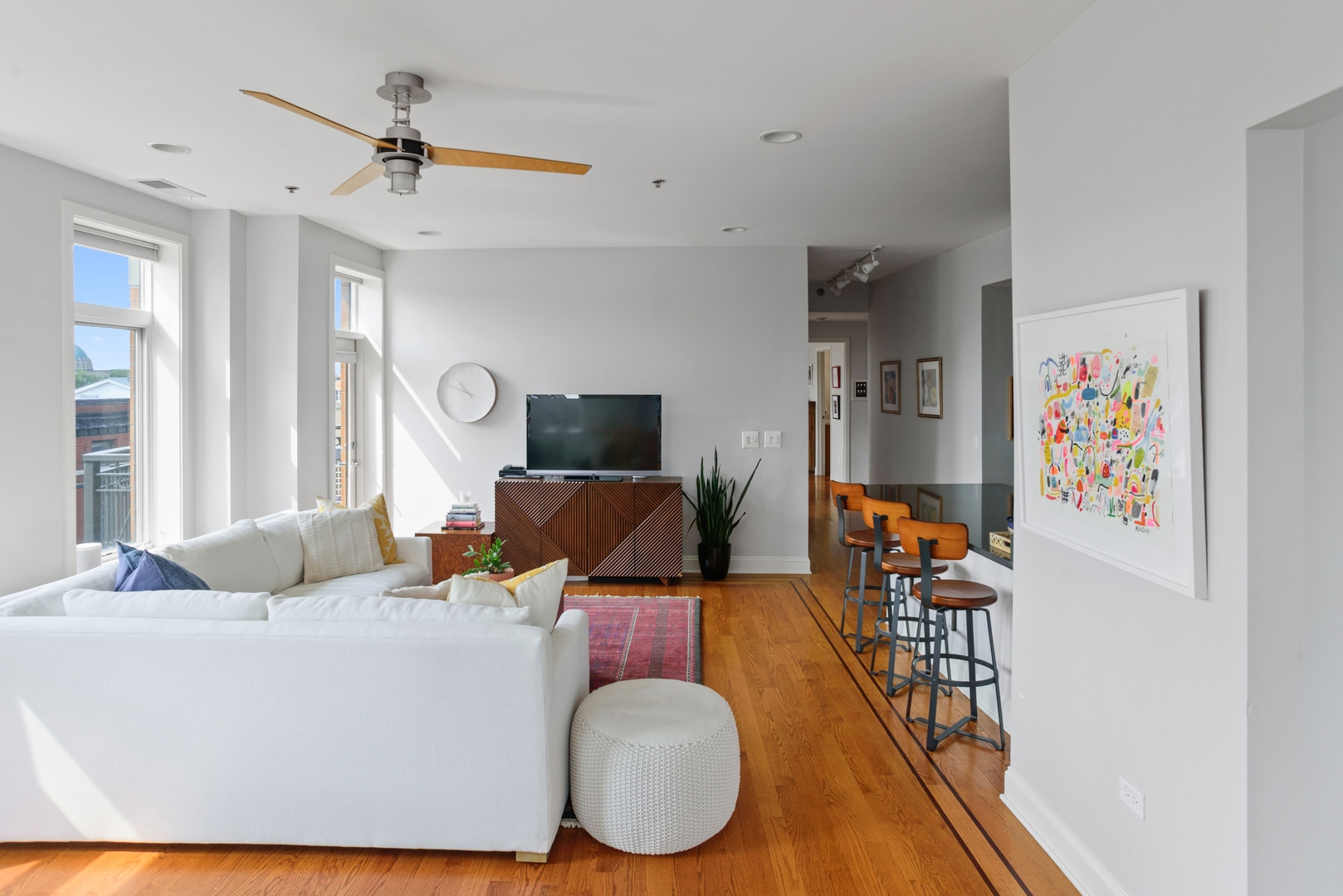 600 West Drummond Place, Unit 511 Chicago, IL 60614 - Photo 6 of 17 a living room with furniture and a flat screen tv