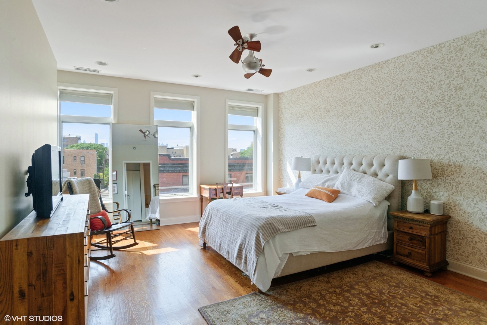 600 West Drummond Place, Unit 511 Chicago, IL 60614 - Photo 10 of 17 a bedroom with bed and glass windows