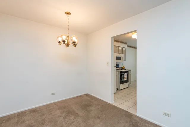 $215,000 | 1367 Stratford Drive, Unit 1D, Gurnee, IL 60031