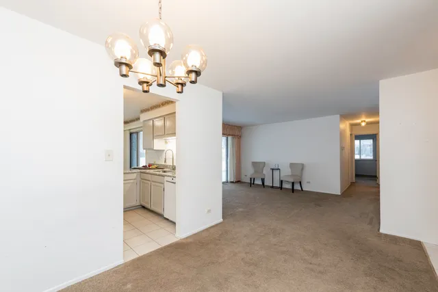 $215,000 | 1367 Stratford Drive, Unit 1D, Gurnee, IL 60031