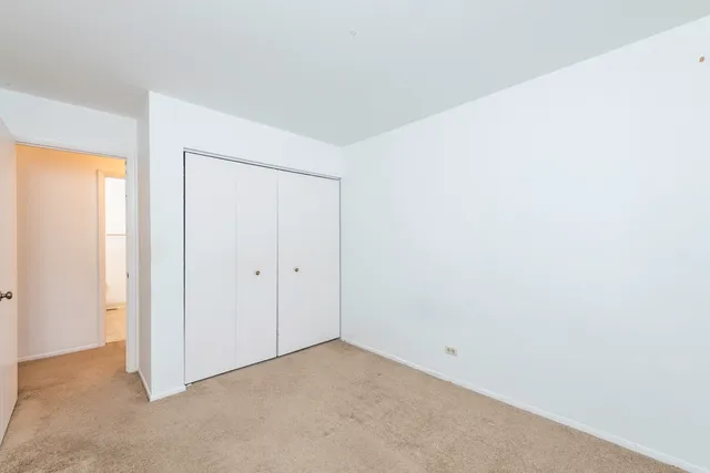 $215,000 | 1367 Stratford Drive, Unit 1D, Gurnee, IL 60031