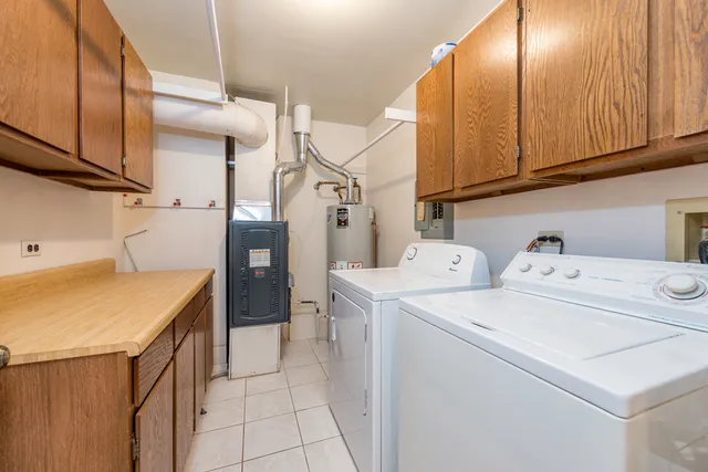 $215,000 | 1367 Stratford Drive, Unit 1D, Gurnee, IL 60031