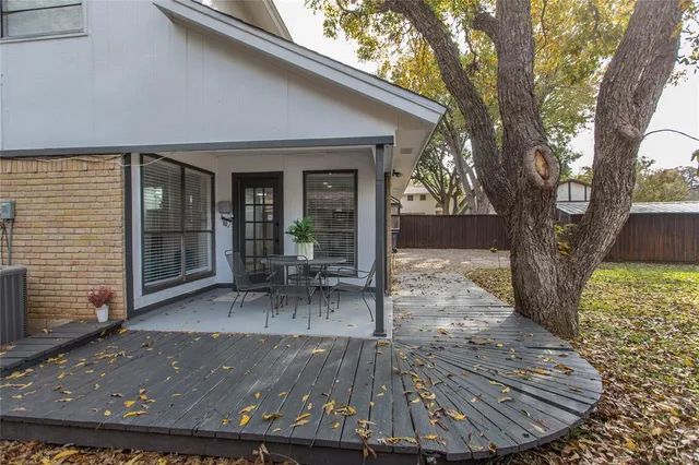 a view of outdoor space yard and porch